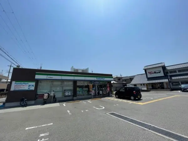 ファミリーマート伊丹堀池店 車７分