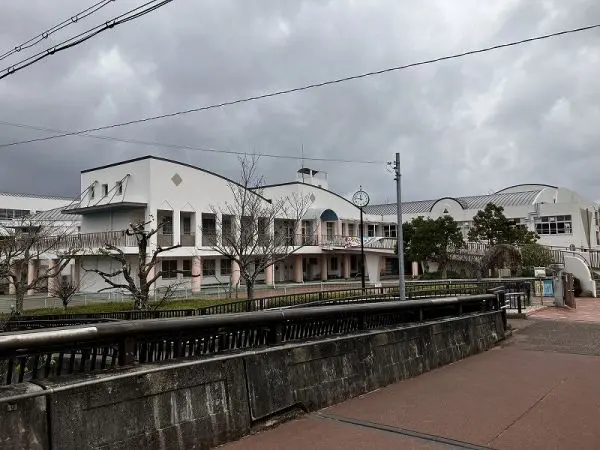 市立有野中学校徒歩１８分