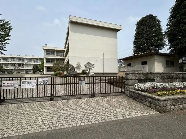 上鶴間小学校　徒歩６分