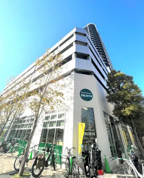 本物件まで徒歩約10分。食料品などが販売されている、スーパーです。営業時間は10:00～18:00。