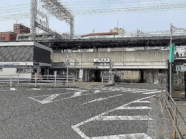近鉄奈良線富雄駅まで徒歩１５分です。
徒歩でも十分にアクセスしていただける距離となっております。