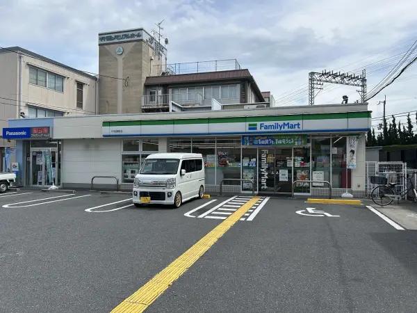 ファミリーマート千代田駅前
