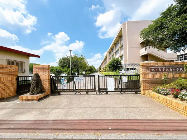 徒歩14分／学校ホームページには児童の学校での活動の様子がたくさん掲載されています。