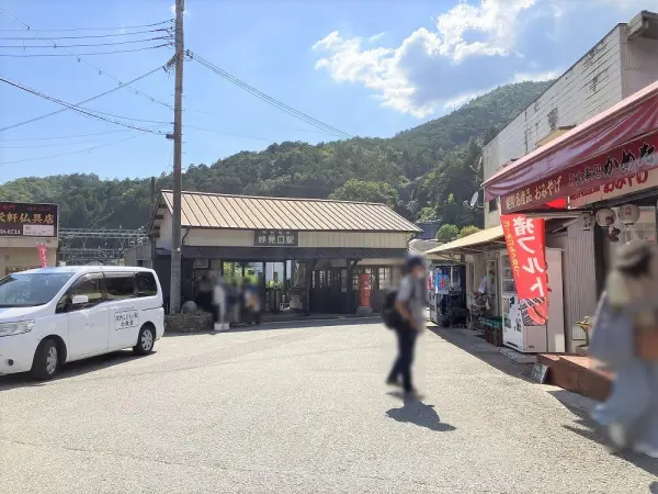 妙見口駅まで車8分(約3400ｍ)