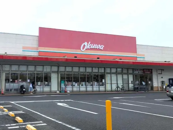 オークワ尼ヶ辻店まで徒歩13分です。
駐車場があるため、お車でのアクセスも可能です。