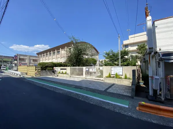 玉櫛小学校：徒歩10分（約800m）