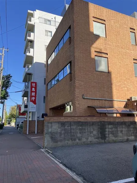 土地面積約30.25坪。建築条件なし(お好きなハウスメーカー・工務店で建築可能)。更地渡し。