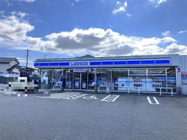 徒歩12分。24時間営業で、仕事前や帰宅後など、いつでも利用できます。