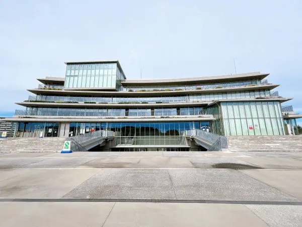 徒歩7分/2022年7月、非常に綺麗で現代的な建物として生まれ変わりました。