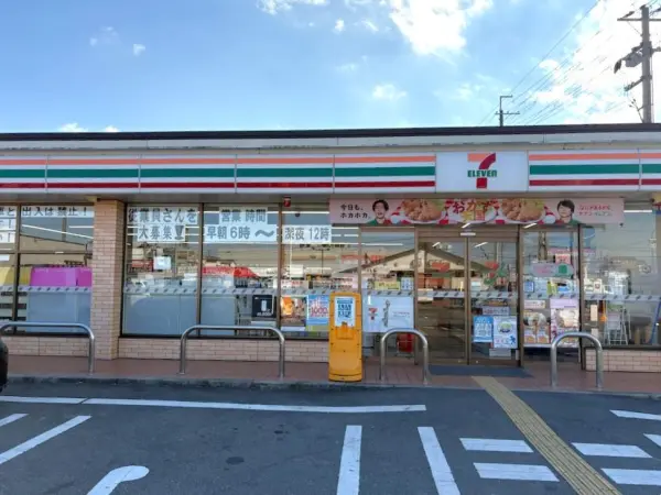 セブンイレブン大和郡山今国府町店まで徒歩10分です。徒歩でも十分アクセス可能となっております。