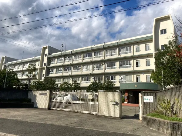 太田中学校：徒歩21分（約1670m）