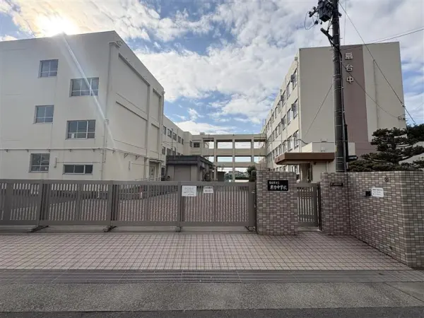 名古屋市立扇台中学校・・・徒歩6分(約450m)