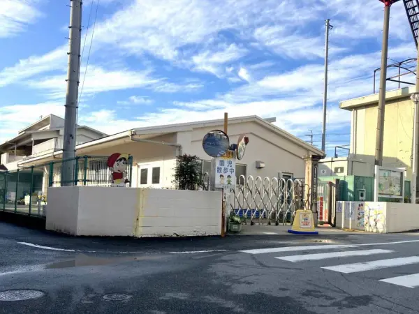 富雄南こども園まで徒歩9分です。毎日のお子さまの送り迎えもしていただきやすい距離となっております。