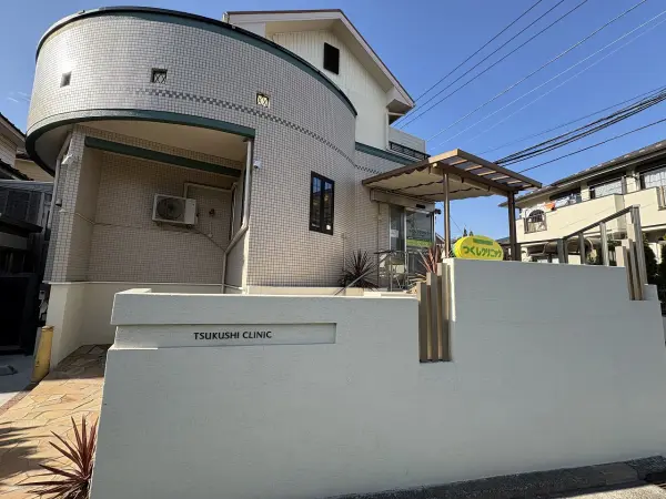 徒歩2分。内科・外科・胃腸内科・心臓血管外科。診療日：月・火・木・金・土。