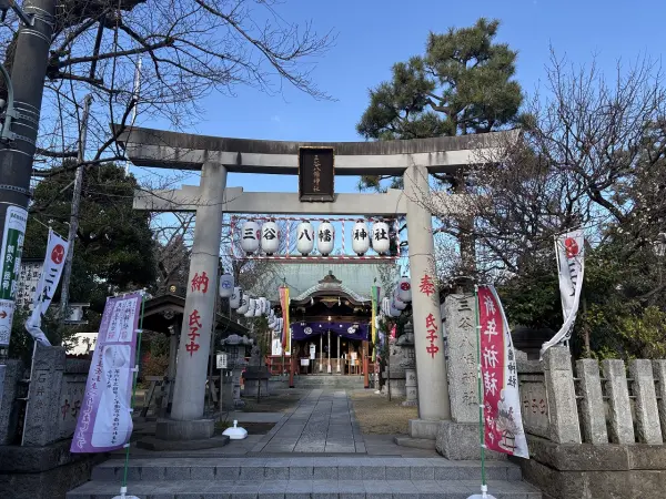 徒歩9分。八幡さまとして親しまれている神社です。七五三詣、初宮詣なども実施。