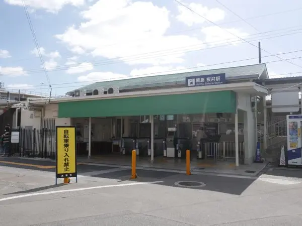 徒歩6分。箕面線石橋阪大前駅で宝塚本線に乗り換え、急行利用で大阪梅田駅へアクセスできます。