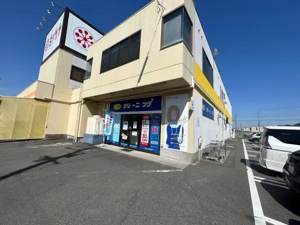 徒歩10分。Yストア篠田店に併設されているクリーニング店です。クレジットカード決済での利用が可能です