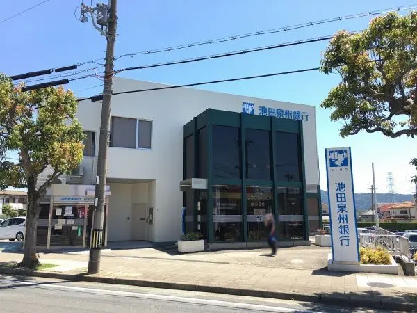 徒歩4分。個人のお客様へのサービスに特化された店舗です。/ATM営業時間 8:00～21:00