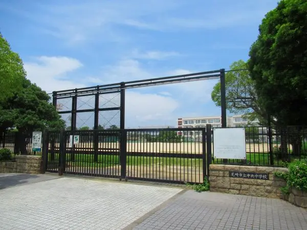 HPにて月中行事・学校通信・生徒の活動など掲載されております。