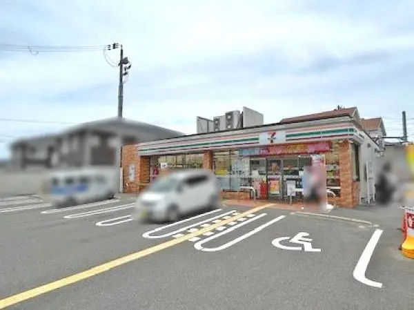 セブンイレブン茨木東太田２丁目まで徒歩7分。買い物だけでなく電気料金、ガス料金などの支払いができます