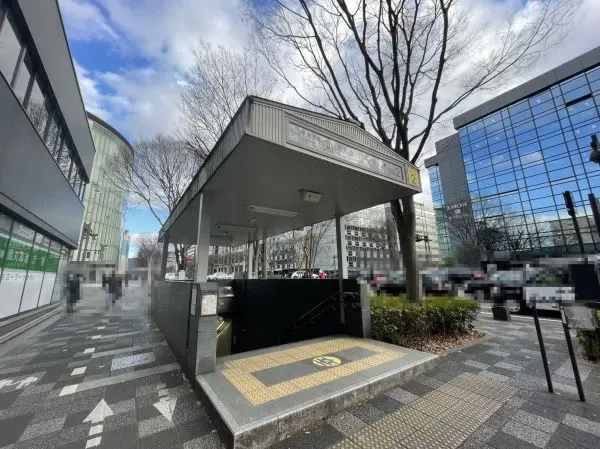 地下鉄烏丸線　烏丸御池駅まで徒歩8分です。