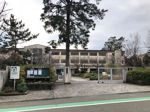 西宮市立甲陵中学校まで徒歩１５分