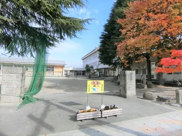 目指す学校像
「誰もが安心して学べる魅力ある学校」 
