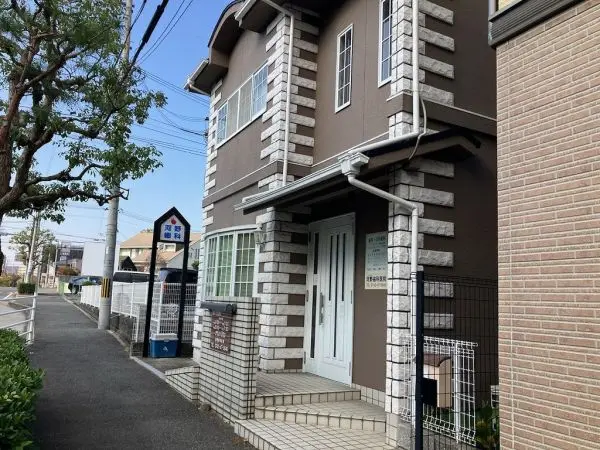 河野歯科医院までは徒歩１分です。その他の周辺施設についても是非お気軽にお問い合わせください。