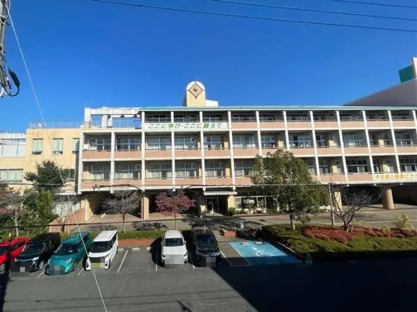 徒歩17分／小学校と隣合っていたり、幼稚園や卒業生との関わりが深く異学年交流が多くあります。