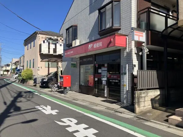 徒歩5分。土曜日も利用できるATMが設置されているため、急な入用の際にも安心です。