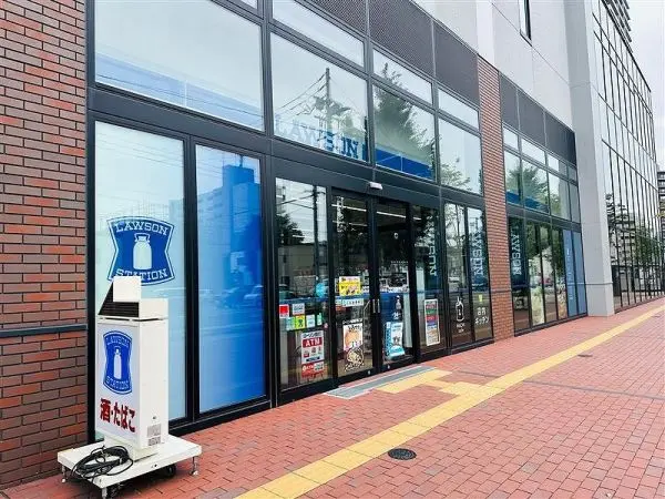 ローソン苗穂駅南口店です。
BRIGHTGATEの1階にございます。
