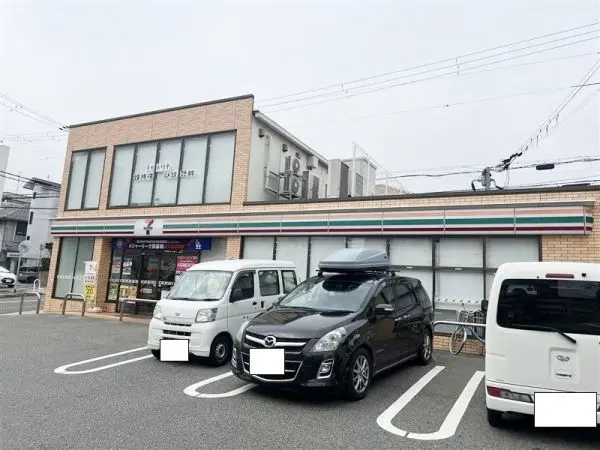 セブンーイレブン神戸御影八色橋東店までは徒歩１７分です。