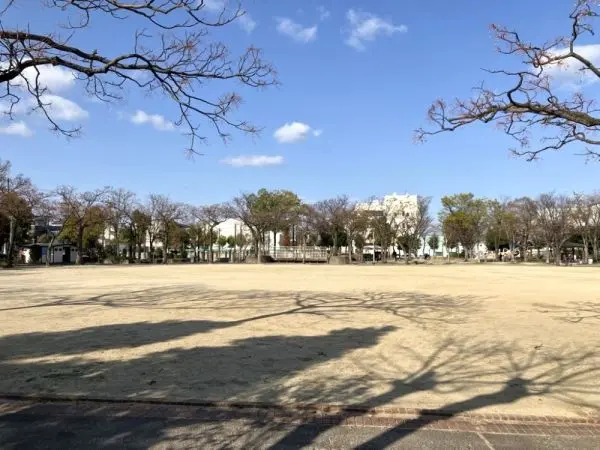 せんだん公園：徒歩5分（約360m）