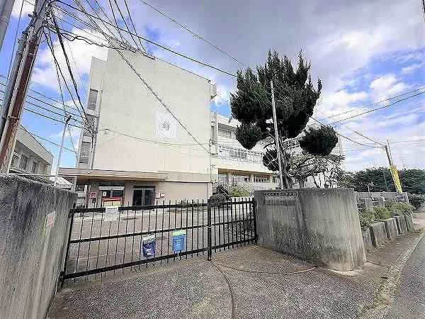 中学校まで徒歩16分