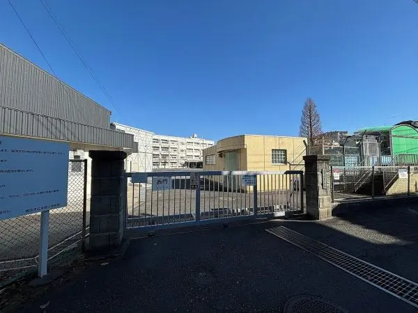 本宿小学校　徒歩2分