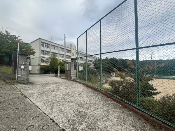 伊川谷中学校まで徒歩26分