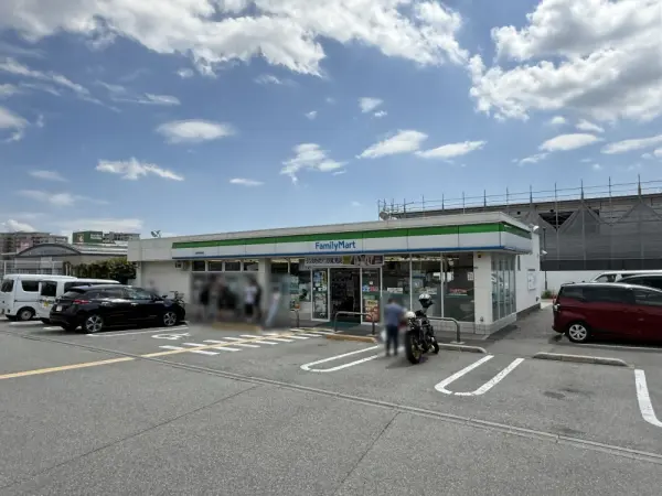 ファミリーマート彩都西駅前店：徒歩15分（約1200m）