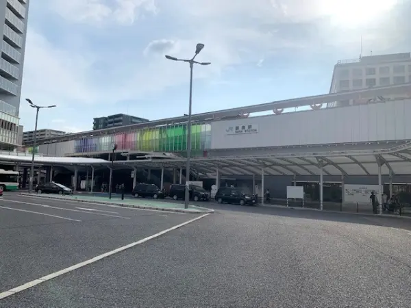 JR奈良駅まで徒歩13分です。
近鉄新大宮駅までは徒歩22分の立地です。