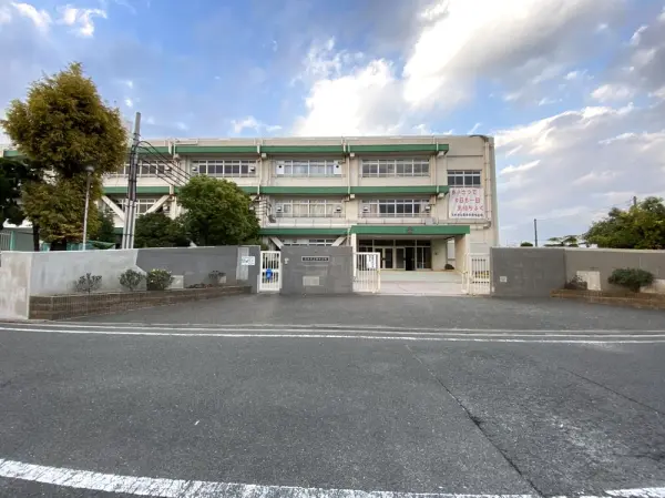 市立南中学校：徒歩26分（約2100m）