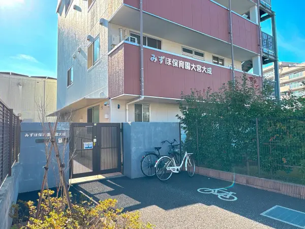 徒歩5分/保育時間:7時~19時(延長含)。定員50名の認可保育園。