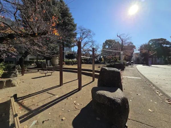 徒歩4分/狛うさぎで有名な浦和でも歴史のある調神社に併設する調公園。