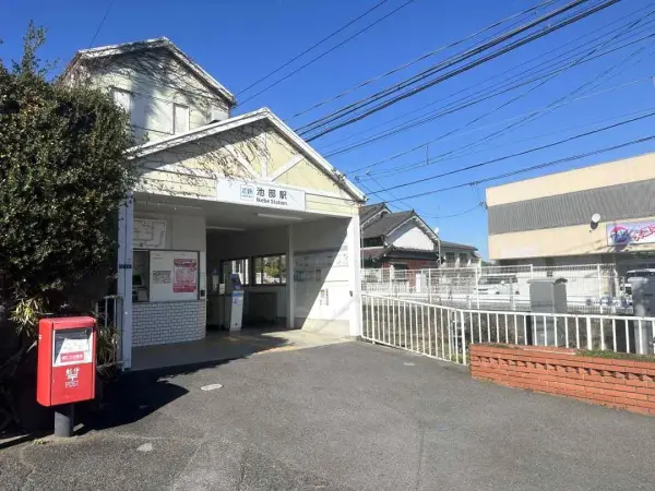 近鉄田原本線池部駅まで徒歩11分です。バス利用でJR王寺駅までアクセス可能な立地となっております。