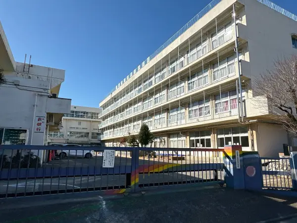 徒歩13分/1973年川越市立高階小学校を分離して川越市立高階北小学校として創立された小学校。