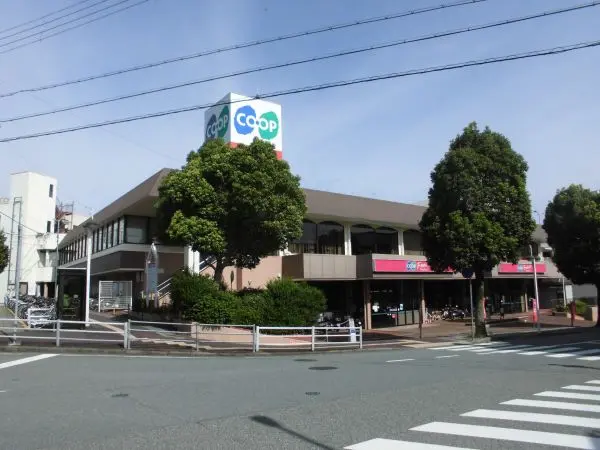 食品、日用品、衣料品、文具などが取り扱われています。