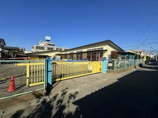 徒歩約11分/10ヵ月から就学前迄が対象の認可保育園。開所時間は月曜から土曜7時～19時。