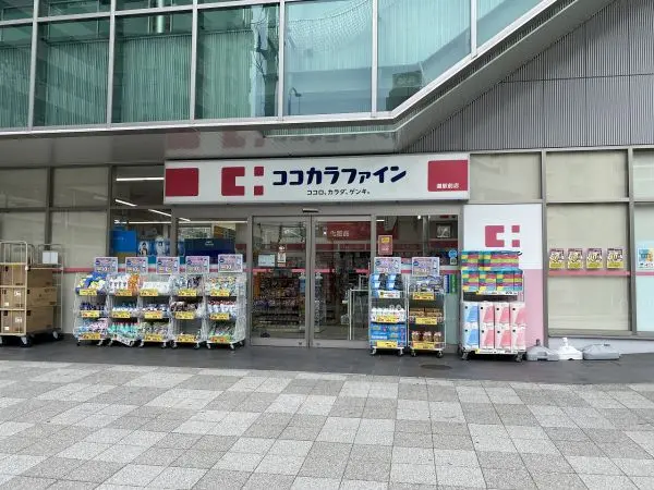 営業時間は10：00～22：00。21時以降も営業しているため、仕事帰りにも緊急時にも立ち寄れます。