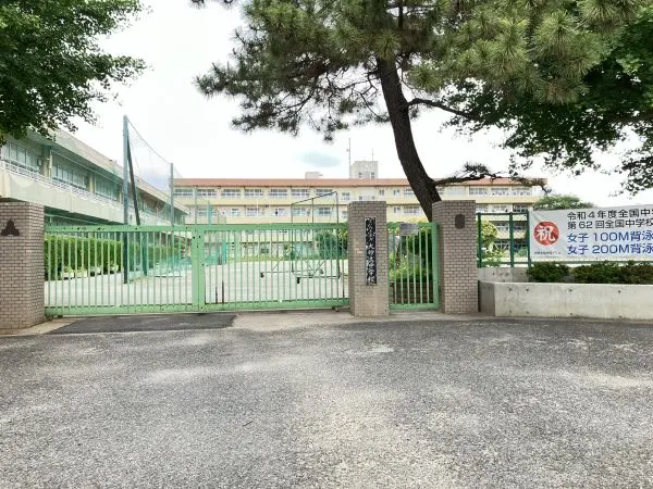 徒歩5分／体験的活動を通して地域の防災について考える等、学科以外の教育にも力を入れている学校です。