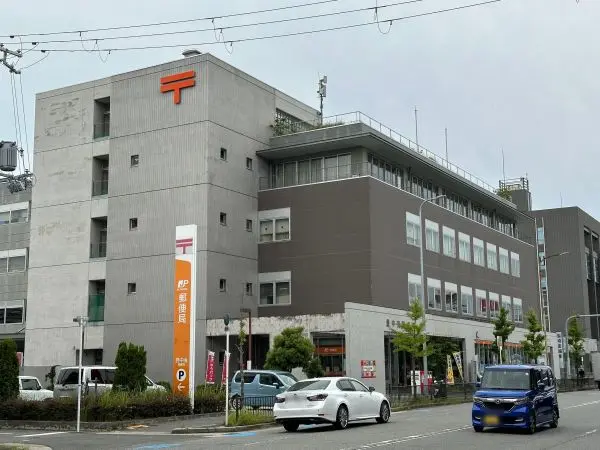 徒歩5分。サイズの大きい荷物の郵送の際でも、持ち運びしやすい距離間です。