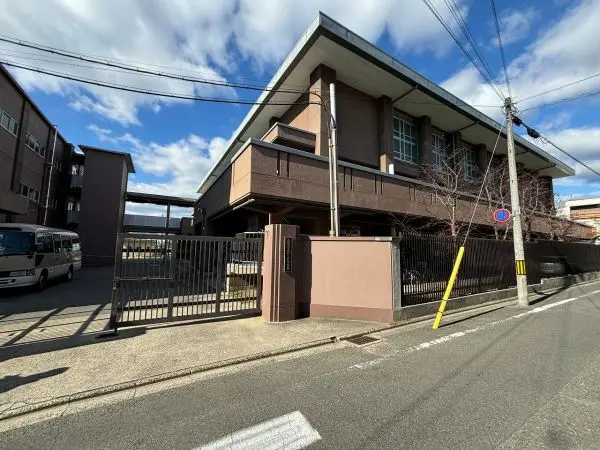 京都市立西ノ京中学校まで徒歩6分です。