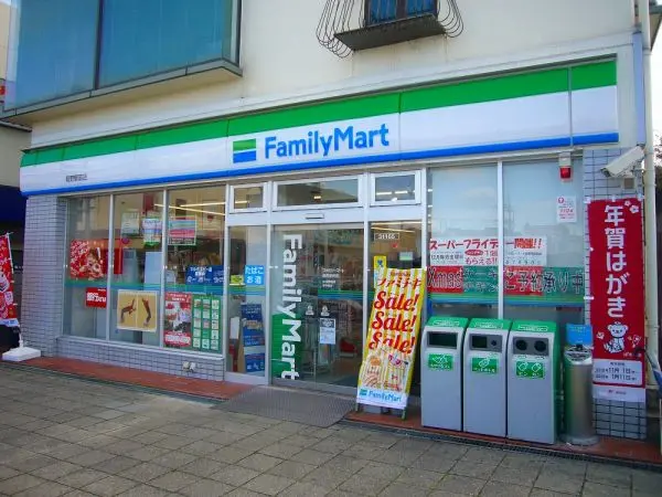 ファミリーマート 畦野駅前店まで約400m徒歩5分。畦野駅前にあり、駅利用時に立ち寄りやすいです。